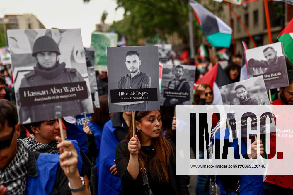 Thousands march in Santiago for Global Day of Action for Palestine SANTIAGO, CHILE - OCTOBER 10: Thousands of people take part in a demonstration organized by the Palestinian community in Chile as part of the Global Day of Action for Palestine, in Santiago, Chile, on October 10, 2026. Lucas Aguayo Araos Anadolu Santiago Chile. Editorial use only. Please get in touch for any other usage.