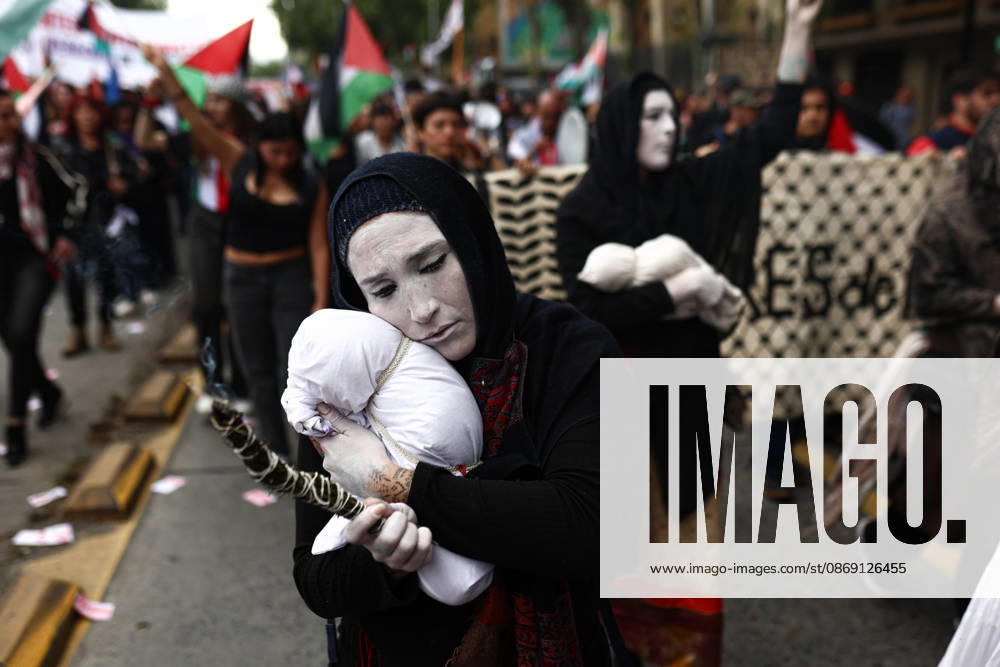 Thousands march in Santiago for Global Day of Action for Palestine SANTIAGO, CHILE - OCTOBER 10: Thousands of people take part in a demonstration organized by the Palestinian community in Chile as part of the Global Day of Action for Palestine, in Santiago, Chile, on October 10, 2026. Lucas Aguayo Araos Anadolu Santiago Chile. Editorial use only. Please get in touch for any other usage.