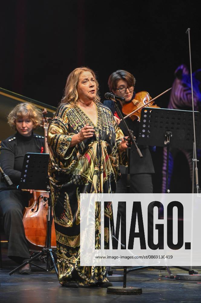 ABB HOPEGALA Cathy Kelly performs on stage at the Hope Gala 2026 at the Schauspielhaus Dresden on October 10, 2026, in Dresden, Saxony, Germany