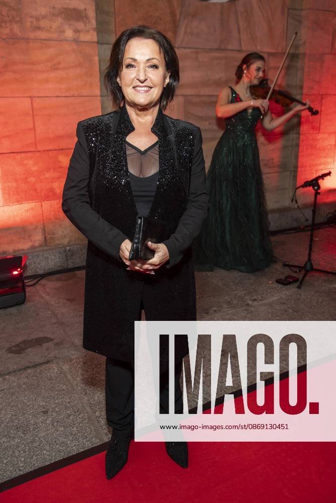 ABB HOPE GALA: Ute Freudenberg walks the red carpet at the 2026 Hope Gala at the Schauspielhaus Dresden on October 10, 2026, in Dresden, Saxony, Germany