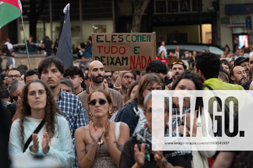 Protest against cost of living measures in Portugal. Porto (Portugal), October 10, 2026 - Protest Politics Housing - Catarina Martins, Member of the European Parliament, to which she was elected in July 2024 by the Left Bloc. During an event with hundreds of people who gathered to protest in Praca de D. Joao I in Porto, demonstrators demanded measures to address the cost of living and the housing crisis, this Saturday, October 10, 2026.(Foto: Andre Ribeiro Thenews2 imago images) Protest against cost of living measures in Portugal.