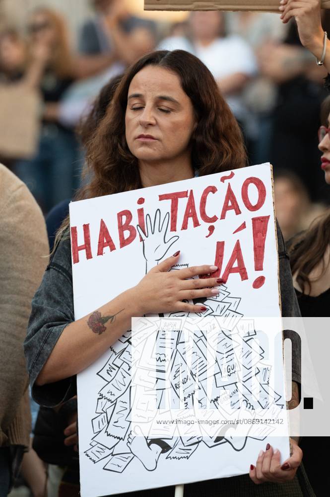 Protest against cost of living measures in Portugal. Porto (Portugal), October 10, 2026 - Protest Politics Housing - Catarina Martins, Member of the European Parliament, to which she was elected in July 2024 by the Left Bloc. During an event with hundreds of people who gathered to protest in Praca de D. Joao I in Porto, demonstrators demanded measures to address the cost of living and the housing crisis, this Saturday, October 10, 2026.(Foto: Andre Ribeiro Thenews2 imago images) Protest against cost of living measures in Portugal.
