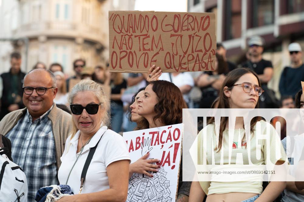 Protest against cost of living measures in Portugal. Porto (Portugal), October 10, 2026 - Protest Politics Housing - Catarina Martins, Member of the European Parliament, to which she was elected in July 2024 by the Left Bloc. During an event with hundreds of people who gathered to protest in Praca de D. Joao I in Porto, demonstrators demanded measures to address the cost of living and the housing crisis, this Saturday, October 10, 2026.(Foto: Andre Ribeiro Thenews2 imago images) Protest against cost of living measures in Portugal.