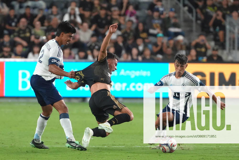 Leo Walta (C) of Los Angeles in action against Mathias Laborda (L) and Andres Cubas of Vancouver during an MLS match between Los Angeles and the Vancouver Whitecaps at BMO Stadium in Los Angeles, United States, 10 October 2026. MLS- Los Angeles vs Vancouver Whitecaps !ACHTUNG: NUR REDAKTIONELLE NUTZUNG!