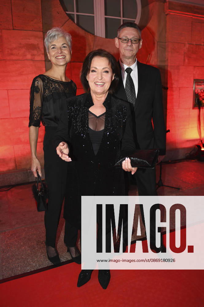 Kerstin Glässer, Ute Freudenberg, and Armin Brandtner at the 18th Hope Gala 2026 at the Schauspielhaus Dresden, October 10, 2026 Foto:xM.xFischerx xFuturexImagex hope_6026