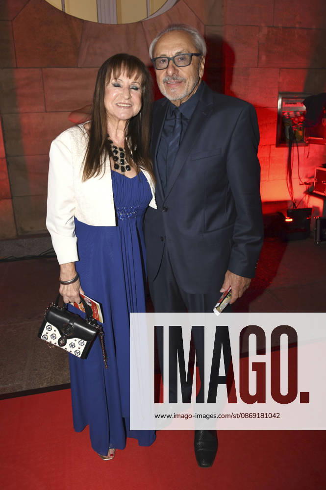 Wolfgang Stumph with his wife, Christine Stumph, at the 18 Hope Gala 2026 at the Schauspielhaus Dresden, October 10, 2026 Foto:xM.xFischerx xFuturexImagex hope_6069