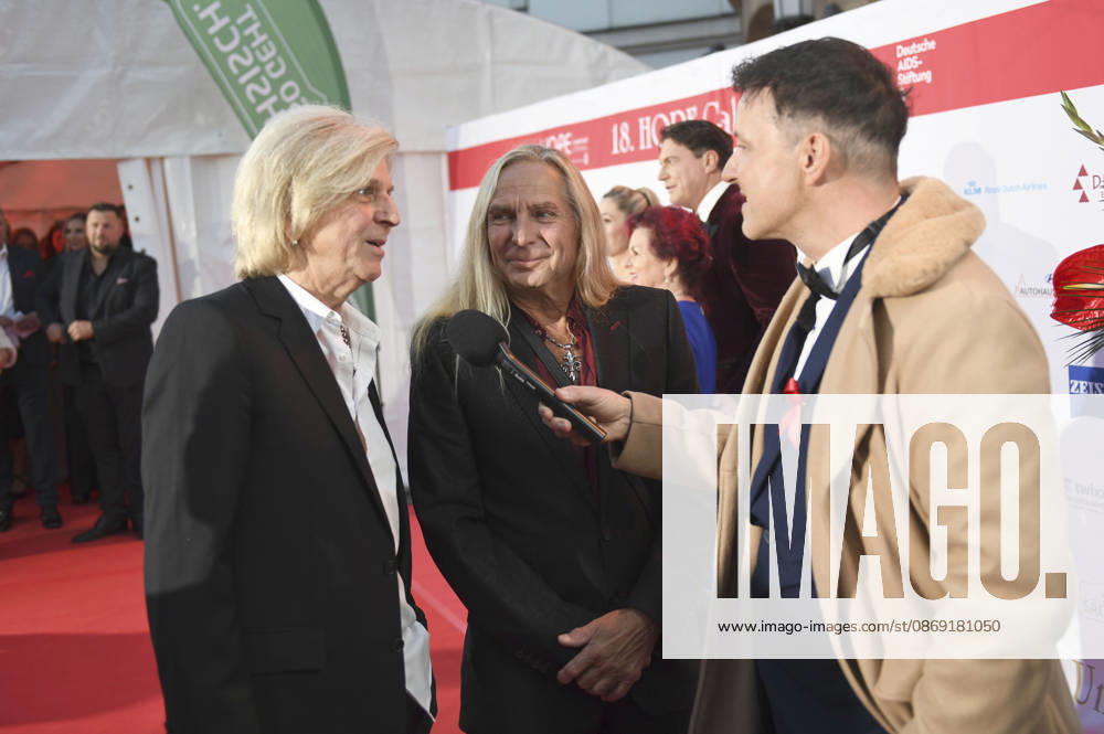 Ritchie Barton and Uwe Hassbecker at the 18 Hope Gala 2026 at the Schauspielhaus Dresden, October 10, 2026 Foto:xM.xFischerx xFuturexImagex hope_6076