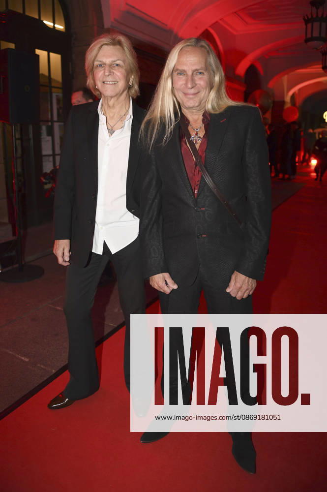 Ritchie Barton and Uwe Hassbecker at the 18 Hope Gala 2026 at the Schauspielhaus Dresden, October 10, 2026 Foto:xM.xFischerx xFuturexImagex hope_6077