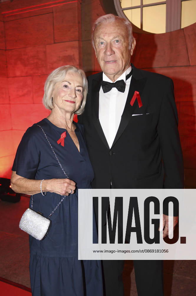 Eduard Geyer with his wife, Angelika Geyer, at the 18 Hope Gala 2026 at the Schauspielhaus Dresden, October 10, 2026 Foto:xM.xFischerx xFuturexImagex hope_6082