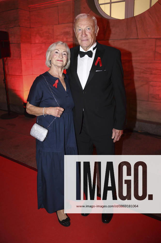 Eduard Geyer with his wife, Angelika Geyer, at the 18 Hope Gala 2026 at the Schauspielhaus Dresden, October 10, 2026 Foto:xM.xFischerx xFuturexImagex hope_6081