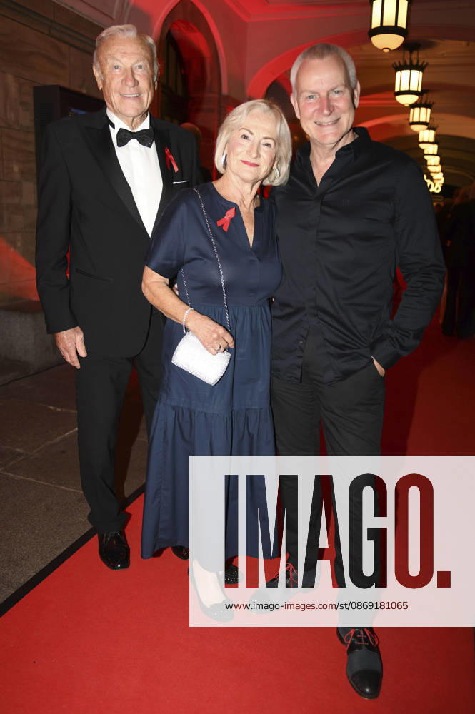 Eduard Geyer, Angelika Geyer, and Dirk Michaelis at the 18th Hope Gala 2026 at the Schauspielhaus Dresden, October 10, 2026 Foto:xM.xFischerx xFuturexImagex hope_6083