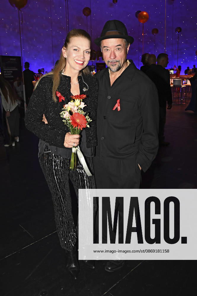 Anna Loos with her husband, Jan Josef Liefers, at the 18 Hope Gala 2026 at the Schauspielhaus Dresden, October 10, 2026 Foto:xM.xFischerx xFuturexImagex hope_6115