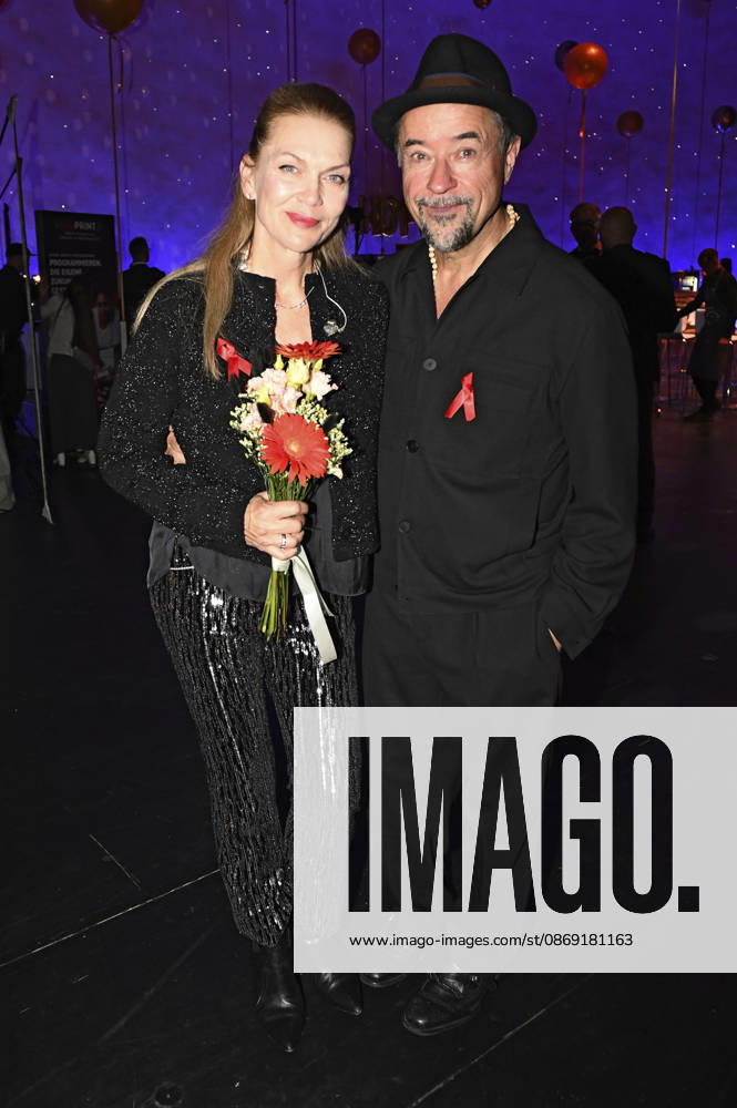 Anna Loos with her husband, Jan Josef Liefers, at the 18 Hope Gala 2026 at the Schauspielhaus Dresden, October 10, 2026 Foto:xM.xFischerx xFuturexImagex hope_6116