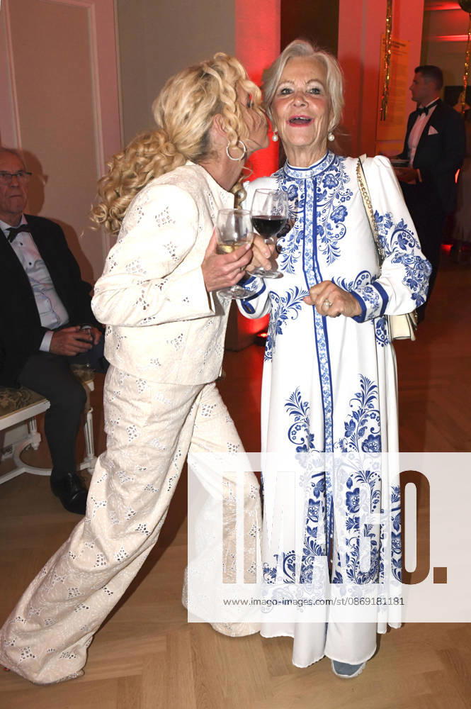 Victoria Herrmann and Dorit Gäbler at the 18 Hope Gala 2026 at the Schauspielhaus Dresden, October 10, 2026 Foto:xM.xFischerx xFuturexImagex hope_6125