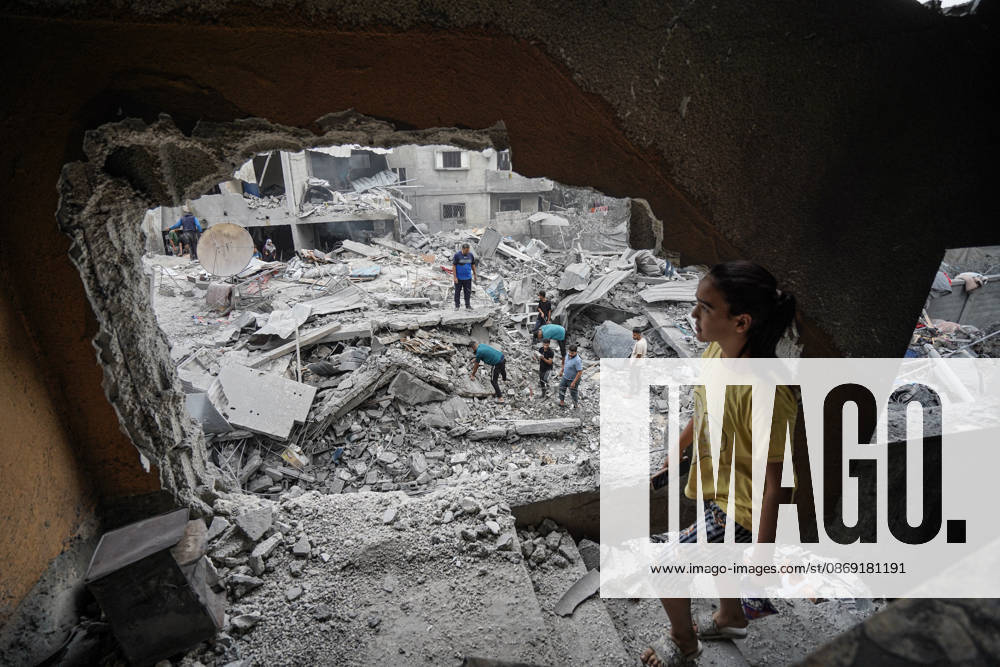 Israeli attack on Az-Zawayda area in Gaza DEIR AL-BALAH, GAZA, PALESTINE - OCTOBER 11: People are seen among the rubble of a building belonging to the Buheysi family following an Israeli airstrike in the town of Az-Zawayda, near Deir al-Balah in the central Gaza Strip, on October 11, 2026. Israeli Forces carried out the strike despite the ceasefire, destroying the building and damaging surrounding structures. Adam Bilal Anadolu Deir Al-Balah Gaza. Editorial use only. Please get in touch for any other usage.