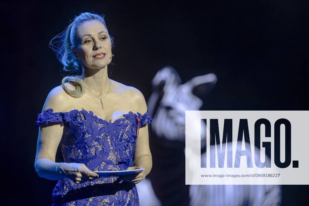 Ruth Moschner will co-host the 18th HOPE Gala with Benjamin Bieneck at the Schauspielhaus Dresden. The HOPE Gala Dresden is a charity event that supports the HOPE Cape Town children’s project in South Africa in its efforts to promote the health, development, and education of children and young adults in the townships around Cape Town.