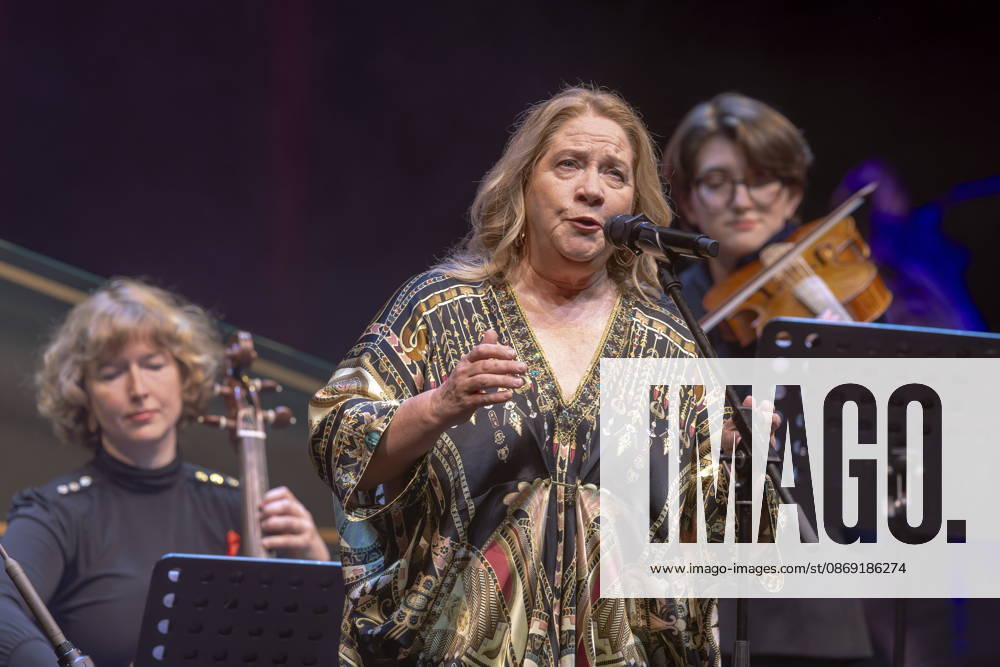 Performance by Kathy Kelly Camerata Musikus with Milko Kersten during the 18th HOPE Gala at the Schauspielhaus Dresden. The HOPE Gala Dresden is a benefit event that supports the HOPE Cape Town children’s project in South Africa in its commitment to the health, development, and education of children and young adults in the townships around Cape Town.