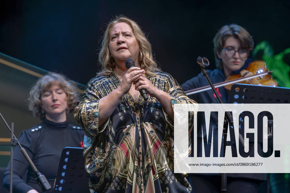 Performance by Kathy Kelly Camerata Musikus with Milko Kersten during the 18th HOPE Gala at the Schauspielhaus Dresden. The HOPE Gala Dresden is a benefit event that supports the HOPE Cape Town children’s project in South Africa in its commitment to the health, development, and education of children and young adults in the townships around Cape Town.