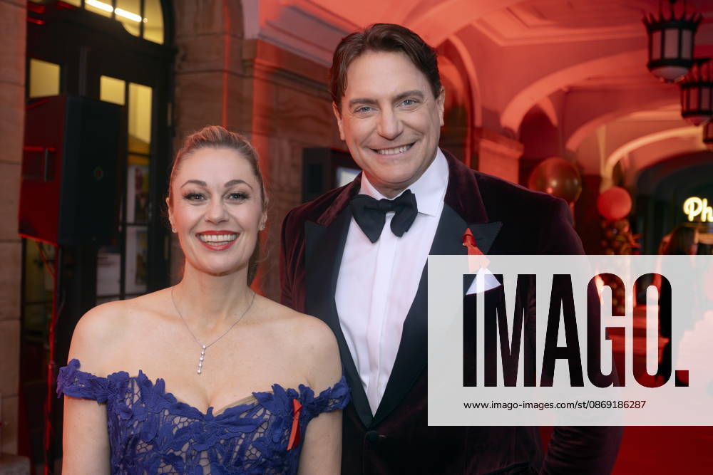 Ruth Moschner and Benjamin Bieneck are the hosts of the 18th HOPE Gala at the Schauspielhaus Dresden. The HOPE Gala Dresden is a charity event that supports the HOPE Cape Town children’s project in South Africa in its efforts to promote the health, development, and education of children and young adults in the townships around Cape Town.