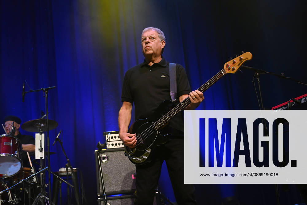 ˜Gene performing at Roundhouse, London LONDON, ENGLAND - OCTOBER 10: Kevin Miles of ˜Gene performing at Roundhouse, Chalk Farm on October 10 in London, England. CAP MAR MAR Great Britain UK
