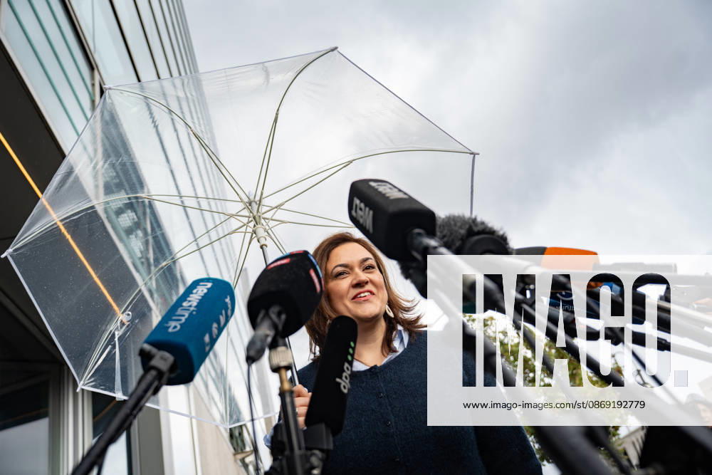 CDU Secretary General Franziska Hoppermann issues a press statement at the start of the closed-door meeting. CDU Germany Executive Committee Closed-Door Meeting in Berlin, October 2026, Berlin, Berlin, Germany, Konrad Adenauer House