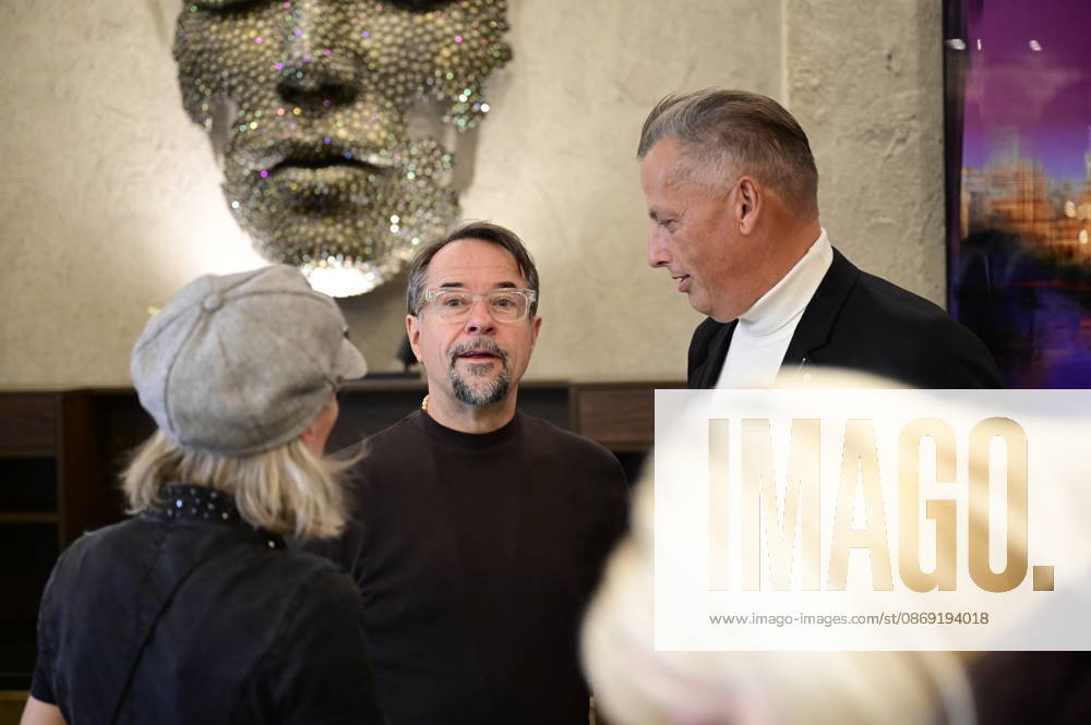 Jan Josef Liefers at the opening of the exhibition *Goldener Reigen* by Jens Christian Wittig at Kastenmeiers in the Taschenbergpalais in Dresden, Dresden