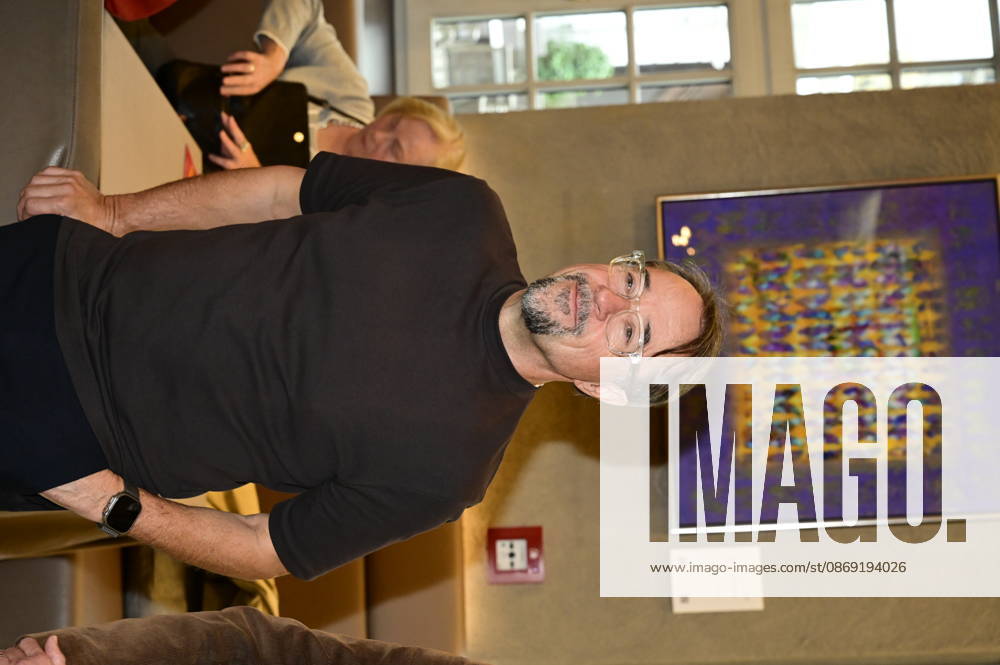 Jan Josef Liefers at the opening of the exhibition *Goldener Reigen* by Jens Christian Wittig at Kastenmeiers in the Taschenbergpalais in Dresden, Dresden