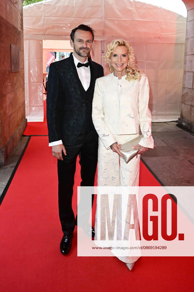 Victoria Herrmann with her husband David Böthig at the 18 Hope Gala 2026 at the Schauspielhaus Dresden, October 10, 2026 Foto:xM.xWehnertx xFuturexImagex hope_6206