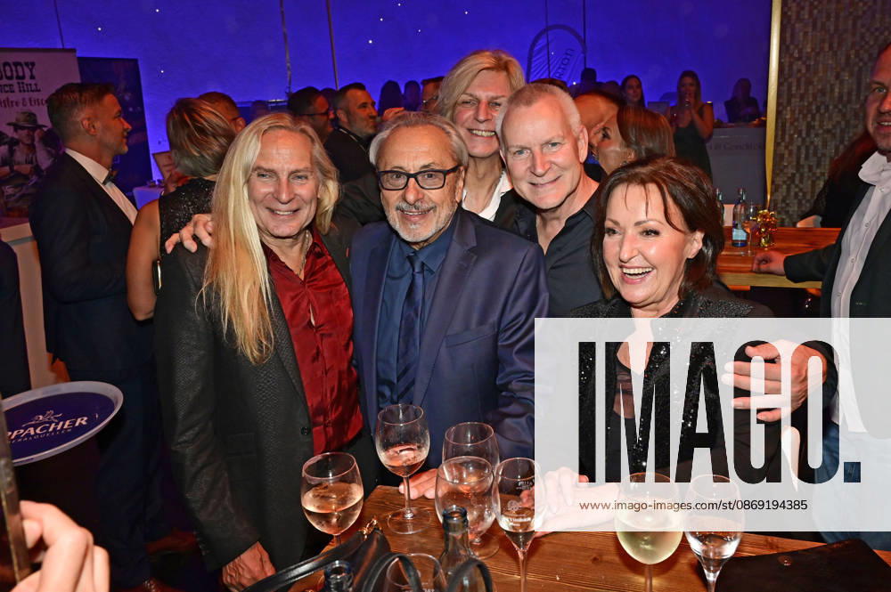 Uwe Hassbecker, Wolfgang Stumph, Ritchie Barton, Gerd Michaelis, and Ute Freudenberg at the 18th Hope Gala 2026 at the Schauspielhaus Dresden, October 10, 2026 Foto:xM.xWehnertx xFuturexImagex hope_6276