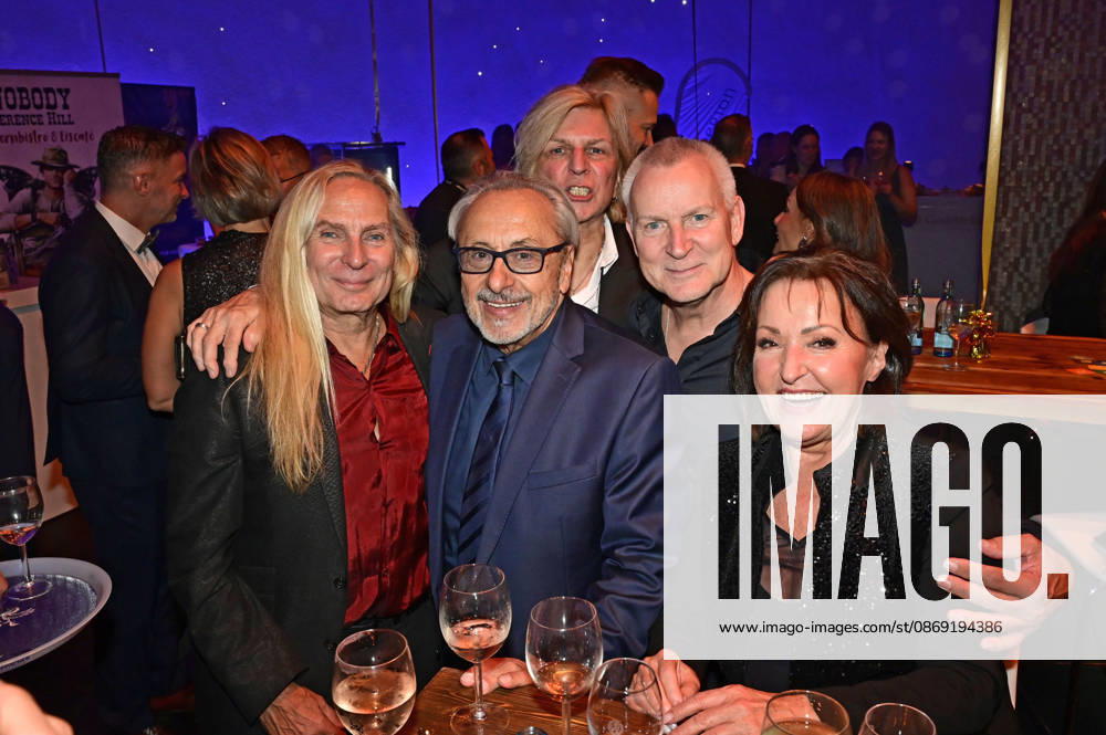 Uwe Hassbecker, Wolfgang Stumph, Ritchie Barton, Gerd Michaelis, and Ute Freudenberg at the 18th Hope Gala 2026 at the Schauspielhaus Dresden, October 10, 2026 Foto:xM.xWehnertx xFuturexImagex hope_6277