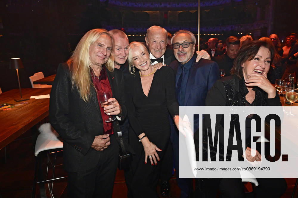 Uwe Hassbecker, Dirk Michaelis, Angelika Geyer, Eduard Geyer, Wolfgang Stumph, and Ute Freudenberg at the 18th Hope Gala 2026 at the Schauspielhaus Dresden, October 10, 2026 Foto:xM.xWehnertx xFuturexImagex hope_6281