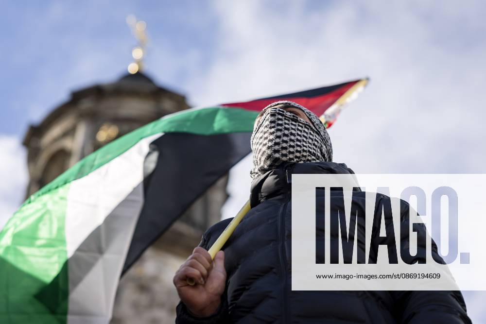 AMSTERDAM - A demonstrator during a national protest on Dam Square marking the conclusion of the nationwide week of action for sanctions against Israel. According to various activist groups, despite the ceasefire , the genocide against the Palestinian people continues unabated. KOEN VAN WEEL ANP netherlands out - belgium out