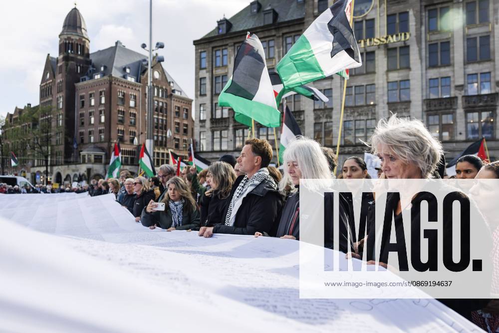 AMSTERDAM - Demonstrators during a national protest on Dam Square marking the conclusion of the nationwide week of action for sanctions against Israel. According to various activist groups, despite the ceasefire , the genocide against the Palestinian people continues unabated. KOEN VAN WEEL ANP netherlands out - belgium out