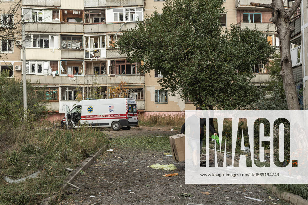 Russian air strike hits residential building in Sloviansk SLOVIANSK, UKRAINE - OCTOBER 11: Civilians walk past a damaged building following a Russian aerial bombing of a residential block in Sloviansk, Ukraine, on October 11, 2026. Diego Herrera Carcedo Anadolu Sloviansk Ukraine. Editorial use only. Please get in touch for any other usage.