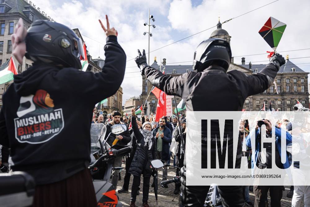 AMSTERDAM - Demonstrators during a national protest on Dam Square marking the conclusion of the nationwide week of action for sanctions against Israel. According to various activist groups, despite the ceasefire , the genocide against the Palestinian people continues unabated. KOEN VAN WEEL ANP netherlands out - belgium out
