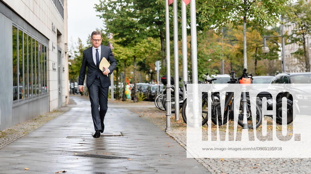 Carsten Linnemann, Federal Minister of Health, upon his arrival at the Konrad Adenauer House for the CDU of Germany’s Executive Committee Retreat in Berlin, October 2026, Berlin, Berlin, Germany, Konrad Adenauer House