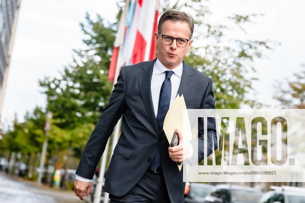 Carsten Linnemann, Federal Minister of Health, upon his arrival at the Konrad Adenauer House for the CDU of Germany’s Executive Committee Retreat in Berlin, October 2026, Berlin, Berlin, Germany, Konrad Adenauer House
