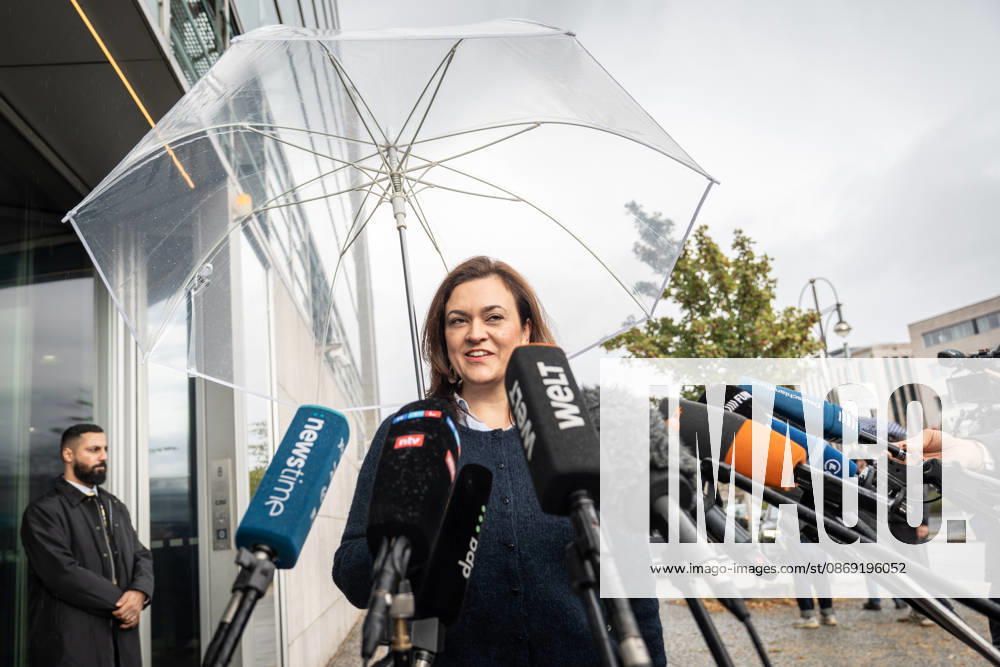 CDU Secretary General Franziska Hoppermann issues a press statement at the start of the closed-door meeting. CDU Germany Executive Committee Closed-Door Meeting in Berlin, October 2026, Berlin, Berlin, Germany, Konrad Adenauer House