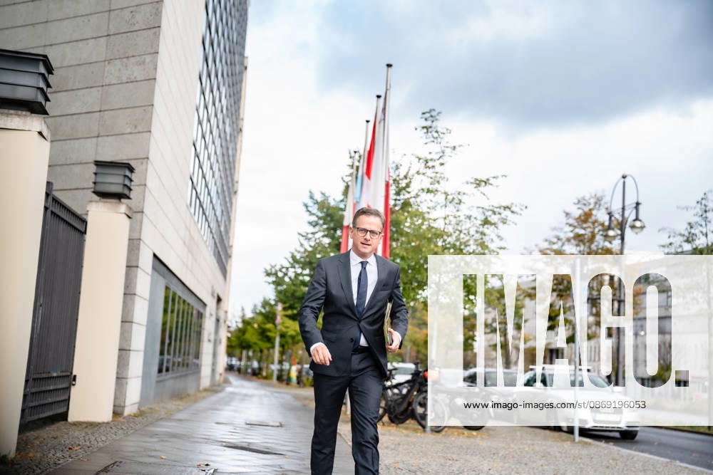 Carsten Linnemann, Federal Minister of Health, upon his arrival at the Konrad Adenauer House for the CDU of Germany’s Executive Committee Retreat in Berlin, October 2026, Berlin, Berlin, Germany, Konrad Adenauer House