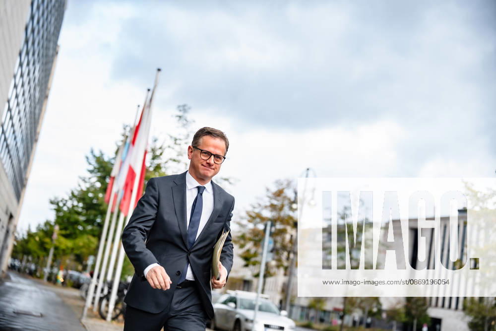 Carsten Linnemann, Federal Minister of Health, upon his arrival at the Konrad Adenauer House for the CDU of Germany’s Executive Committee Retreat in Berlin, October 2026, Berlin, Berlin, Germany, Konrad Adenauer House