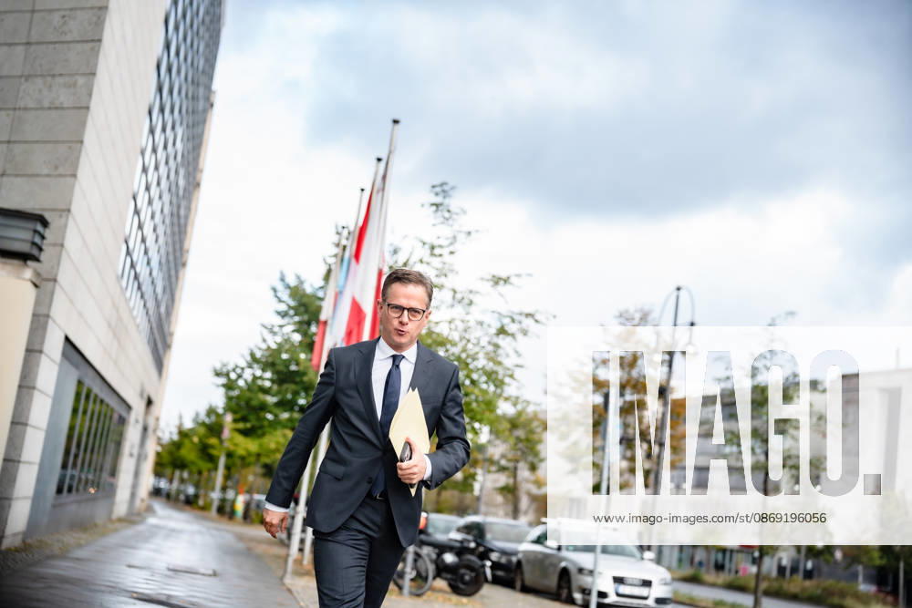 Carsten Linnemann, Federal Minister of Health, upon his arrival at the Konrad Adenauer House for the CDU of Germany’s Executive Committee Retreat in Berlin, October 2026, Berlin, Berlin, Germany, Konrad Adenauer House