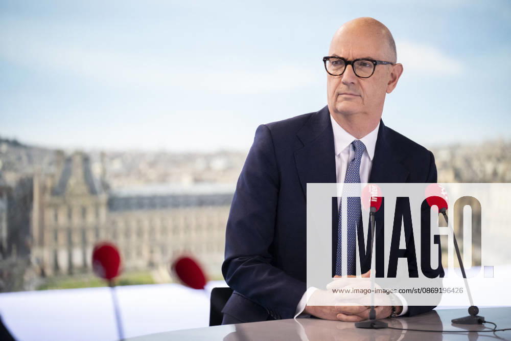 French Economy Minister Roland Lescure Franc Jeu - Paris French Economy Minister Roland Lescure during an interview at Franc Jeu on France 2 channel in Paris, France on October 11, 2026.Photo by Eliot Blondet ABACAPRESS.COM Paris France France