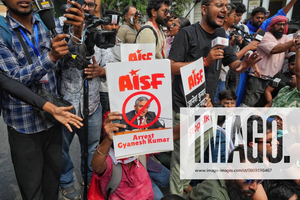 Protesters in New Delhi Demand Resignation of Chief Election Commissioner Gyanesh Kumar NEW DELHI, INDIA, OCTOBER 11, 2026: Members of the Cockroach Janta Party (CJP) and activists from the All India Students Federation (AISF) gather at Jantar Mantar in New Delhi, demanding the resignation of Chief Election Commissioner Gyanesh Kumar over alleged irregularities in electoral rolls. The demonstration took place amid restrictions on movement in the area. On October 11, the Supreme Court directed authorities to ensure the normal functioning of metro and railway services, facilitate public movement in accordance with traffic regulations, and review barricades, removing those deemed unnecessary for maintaining public order. New Delhi India
