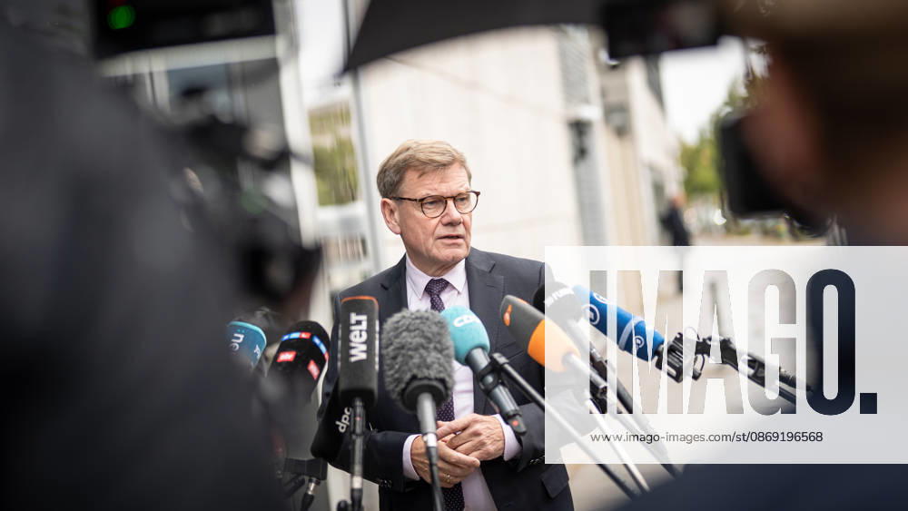 Johann Wadephul, Minister of Foreign Affairs, delivers a statement in front of the Konrad Adenauer House on current developments in Ukraine. CDU Germany Executive Committee Retreat in Berlin, October 2026, Berlin, Berlin, Germany, Konrad Adenauer House