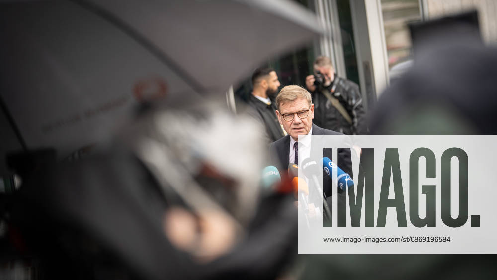 Johann Wadephul, Minister of Foreign Affairs, delivers a statement in front of the Konrad Adenauer House regarding current developments in Ukraine. CDU Germany Executive Committee Retreat in Berlin, October 2026, Berlin, Berlin, Germany, Konrad Adenauer House