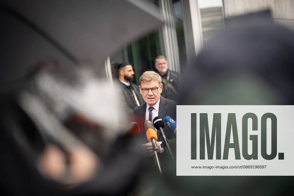 Johann Wadephul, Minister of Foreign Affairs, delivers a statement in front of the Konrad Adenauer House regarding current developments in Ukraine. CDU Germany Executive Committee Retreat in Berlin, October 2026, Berlin, Berlin, Germany, Konrad Adenauer House