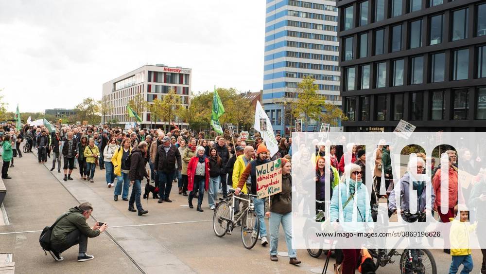 Protest Against CO2 Pipeline in Duisburg ** FOR ** ** On Saturday, October 11, 2026, demonstrators gathered at Duisburg Central Station to protest the planned CO2 pipeline. Duisburg. Copyright TobiasxStern