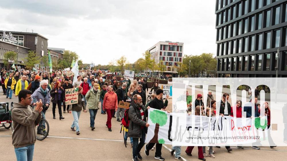 Protest Against CO2 Pipeline in Duisburg ** FOR ** ** On Saturday, October 11, 2026, demonstrators gathered at Duisburg Central Station to protest the planned CO2 pipeline. Duisburg. Copyright TobiasxStern