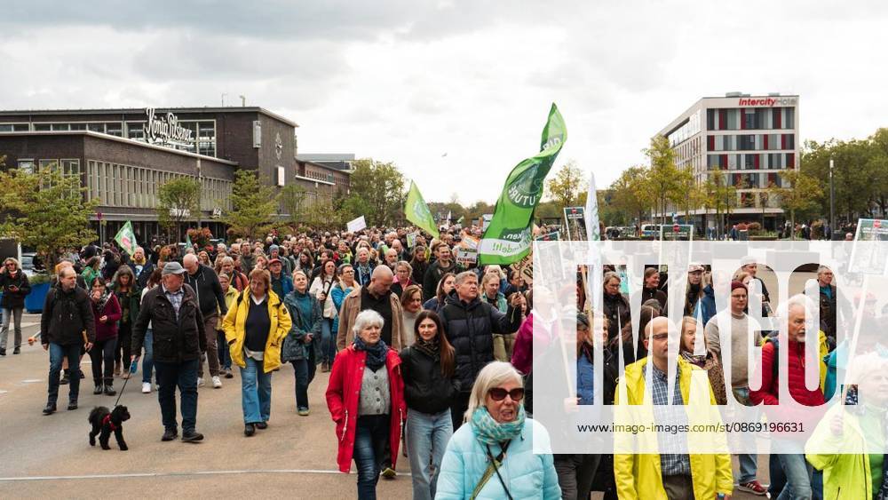 Protest Against CO2 Pipeline in Duisburg ** FOR ** ** On Saturday, October 11, 2026, demonstrators gathered at Duisburg Central Station to protest the planned CO2 pipeline. Duisburg. Copyright TobiasxStern