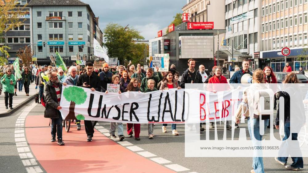Protest Against CO2 Pipeline in Duisburg ** FOR ** ** On Saturday, October 11, 2026, demonstrators gathered at Duisburg Central Station to protest the planned CO2 pipeline. Duisburg. Copyright TobiasxStern